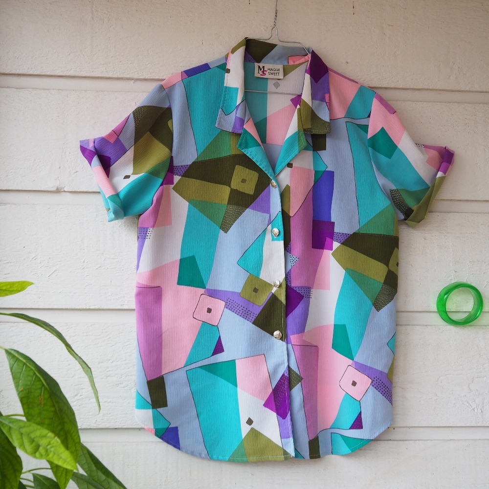 {Vintage} Geometrical Button Down!